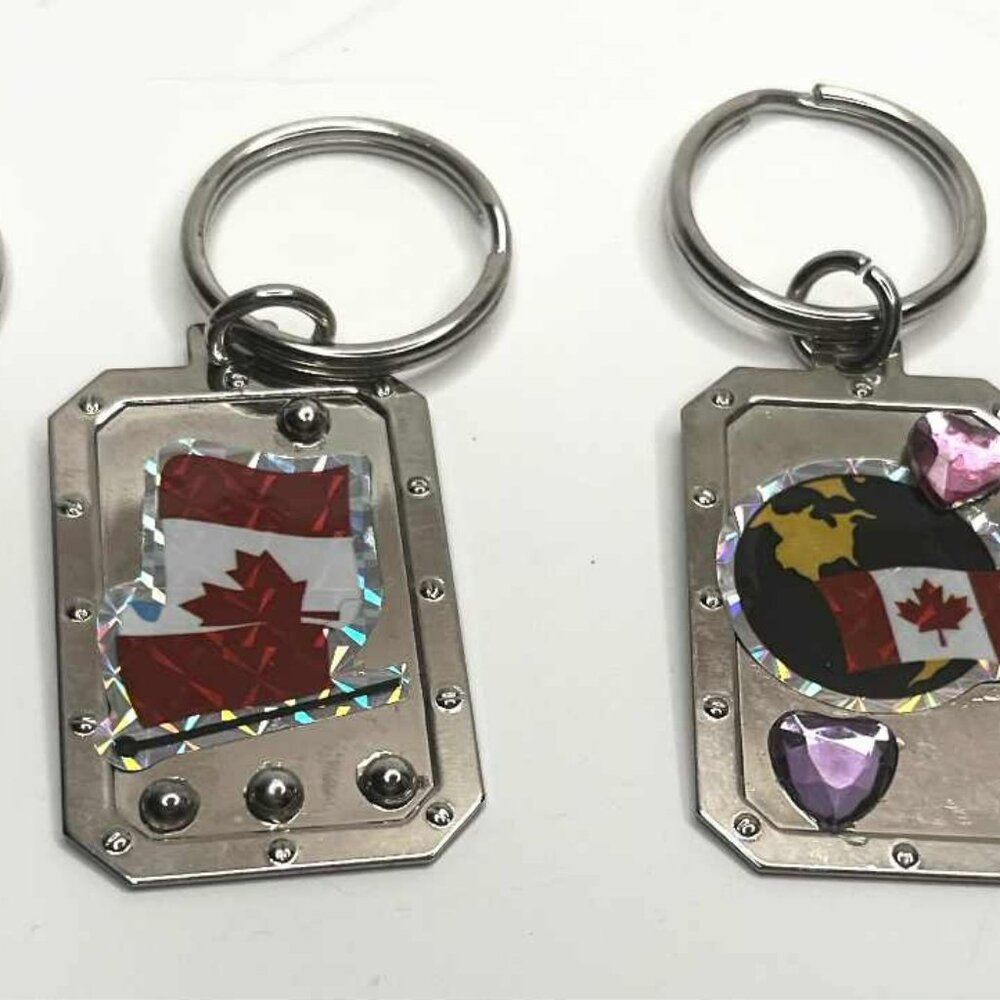 Handmade Canadian Flag Metal Keychain Gift Souvenir NWT - Picture 5 of 7